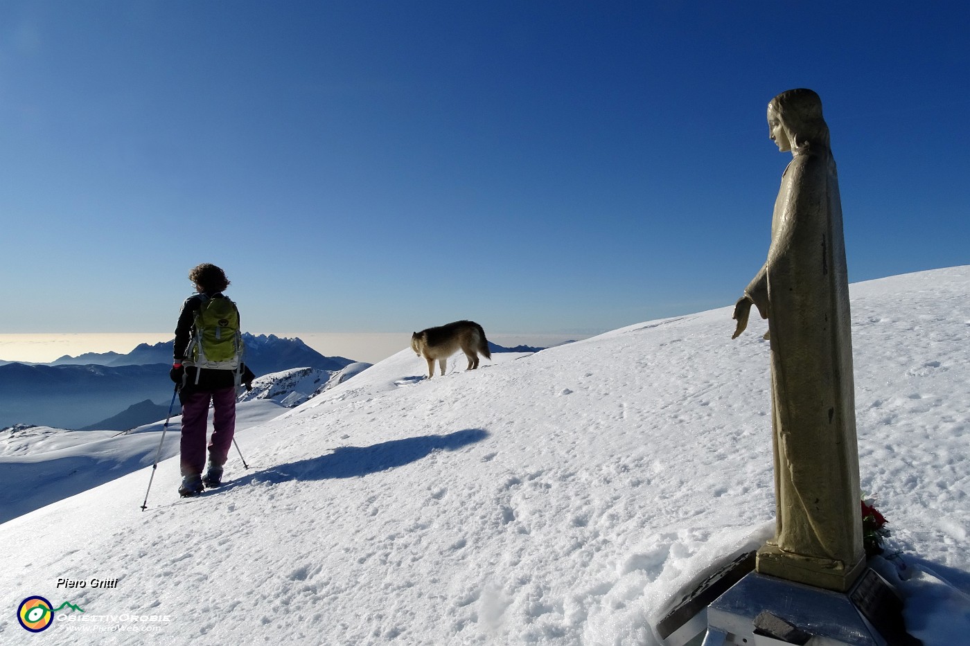 01 La bella Madonnina del C.E.A. in vetta al Pizzo Baciamorti (2009 m).JPG -                                